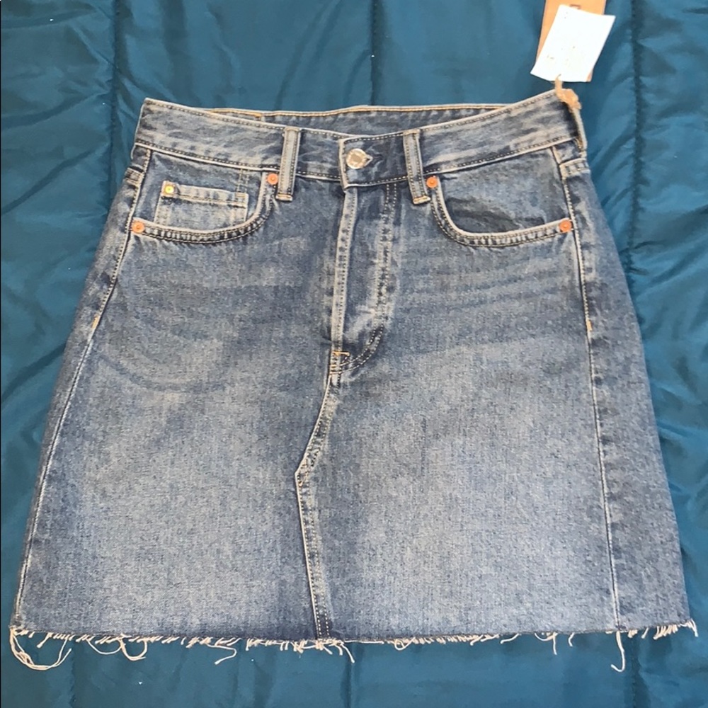 H&M medium wash denim skirt